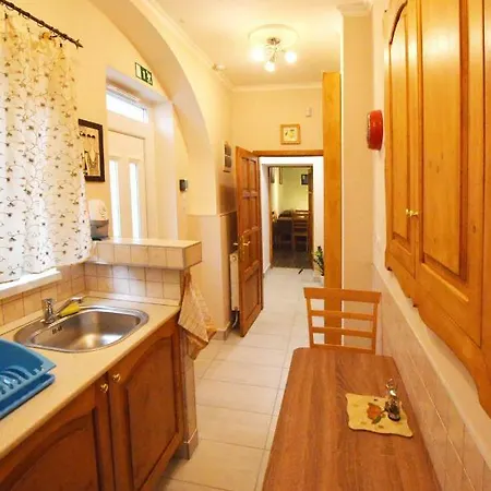 Bathory Apartman דירה